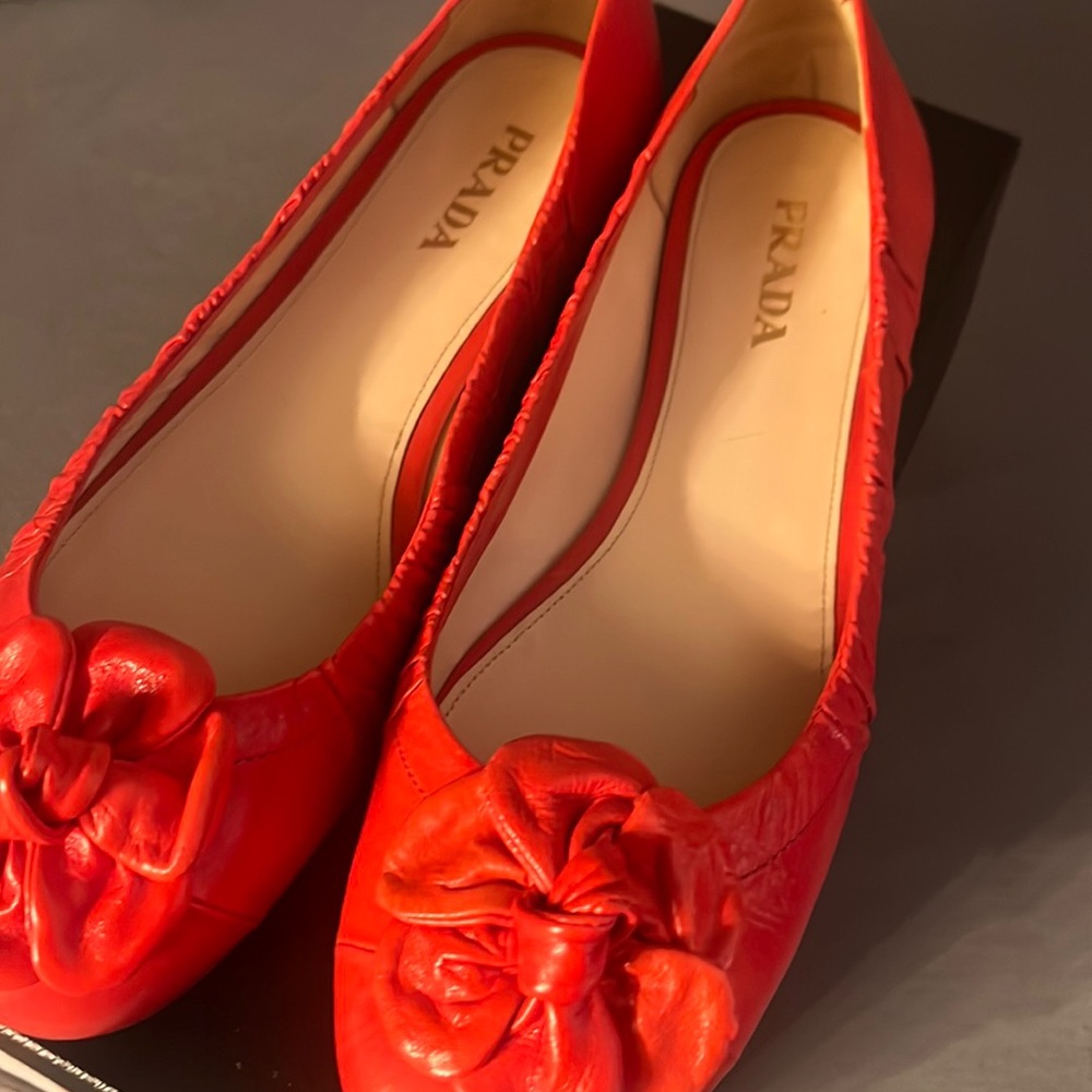 Brand new Prada flats size 40